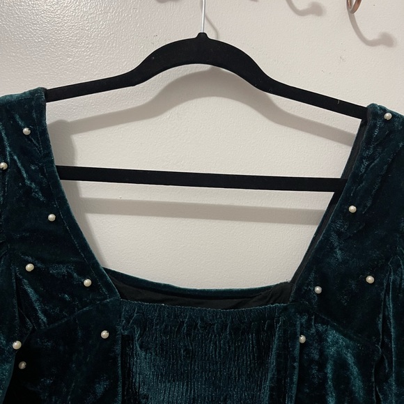 Used only once URBAN OUTFITTERS Velvet Crop top with pearl detail - Picture 6 of 8